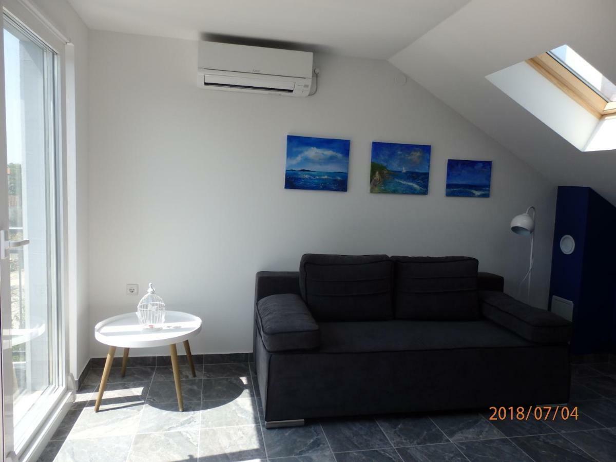 Apartman M&M มิลนา ภายนอก รูปภาพ
