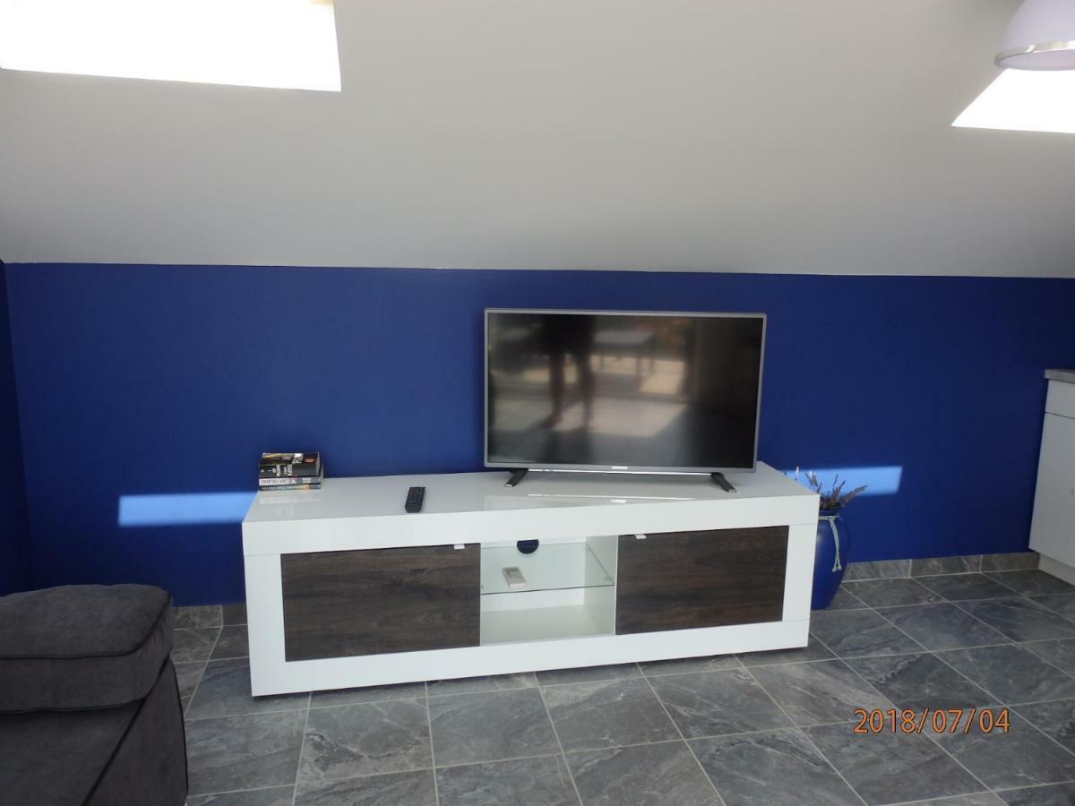 Apartman M&M มิลนา ภายนอก รูปภาพ