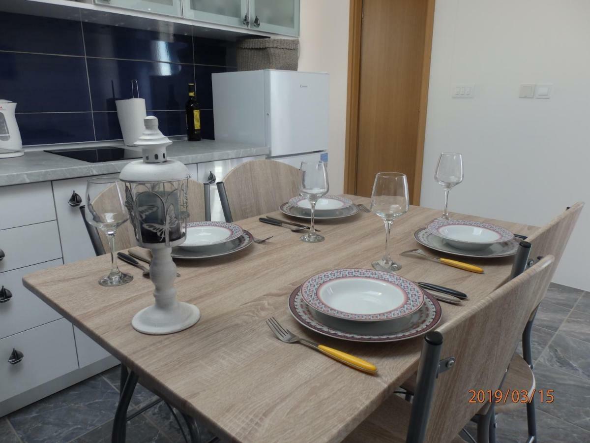 Apartman M&M มิลนา ภายนอก รูปภาพ